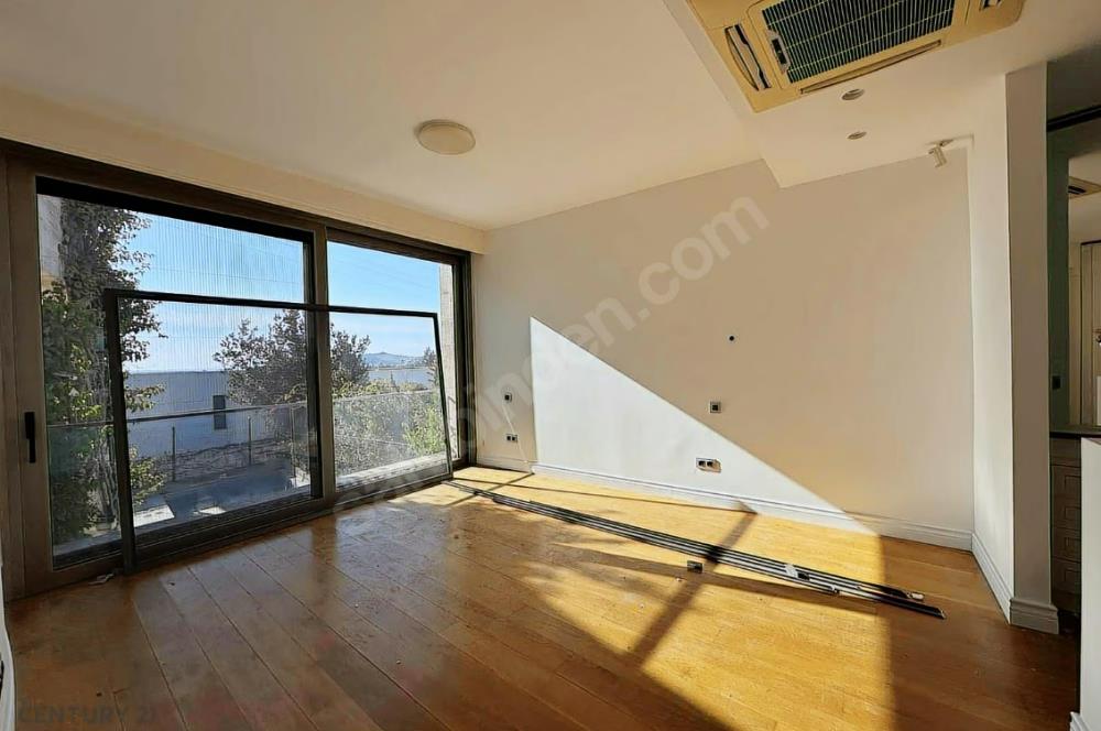 Kale ve Deniz Manzaralı Yıllık Kiralık 4,5+1 Daire