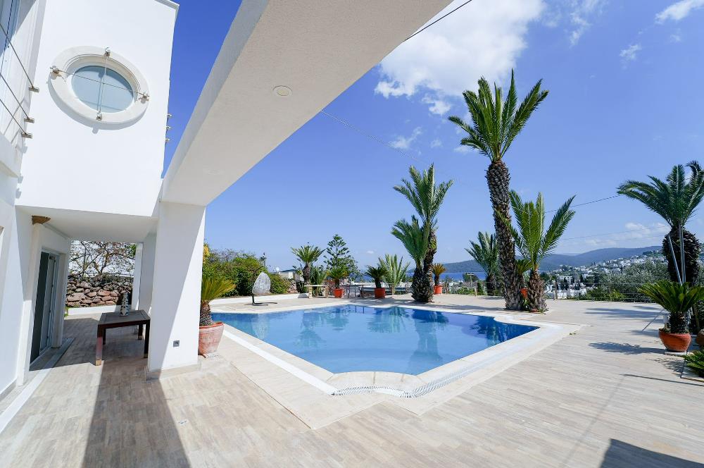 Türkbükü'nde Satılık Deniz Manzaralı Özel Havuzlu Villa