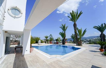 Türkbükü'nde Satılık Deniz Manzaralı Özel Havuzlu Villa