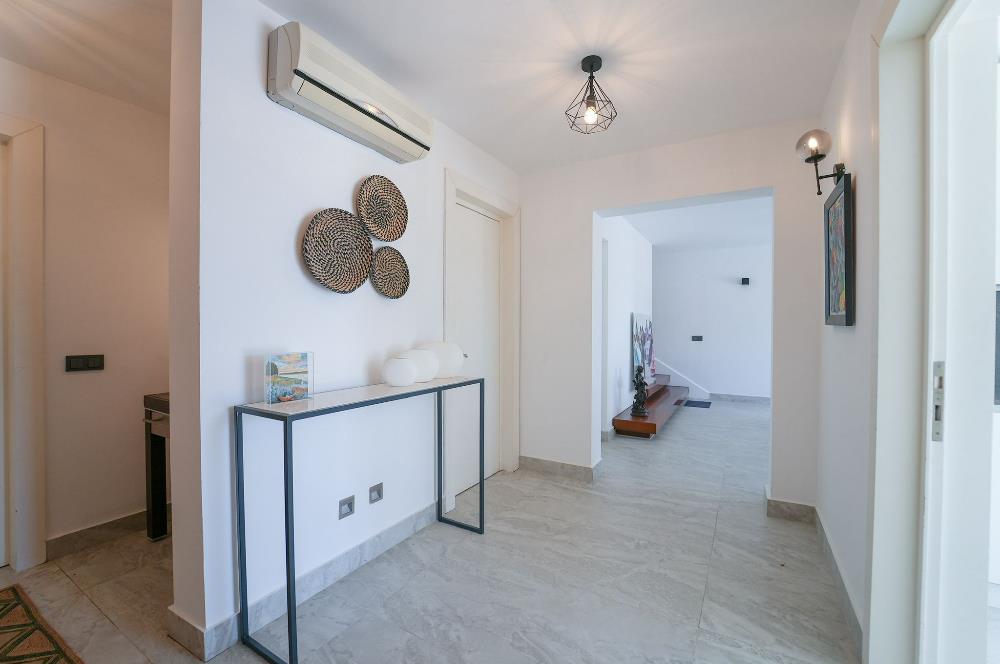 Türkbükü'nde Satılık Deniz Manzaralı Özel Havuzlu Villa
