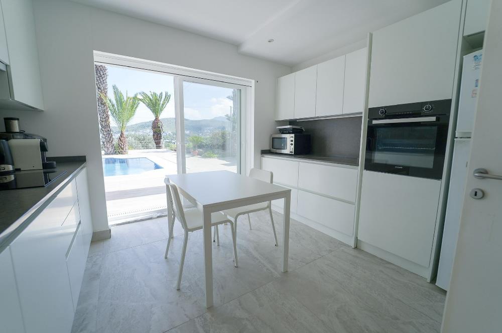 Türkbükü'nde Satılık Deniz Manzaralı Özel Havuzlu Villa