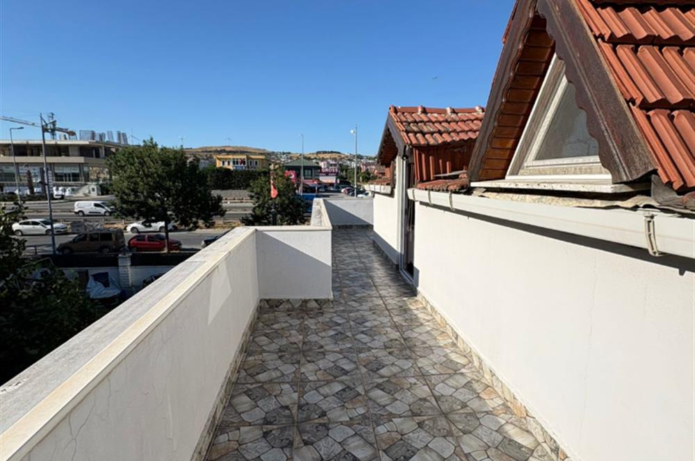 Kamiloba'da Sahile Sıfır 5+1 Satılık Villa