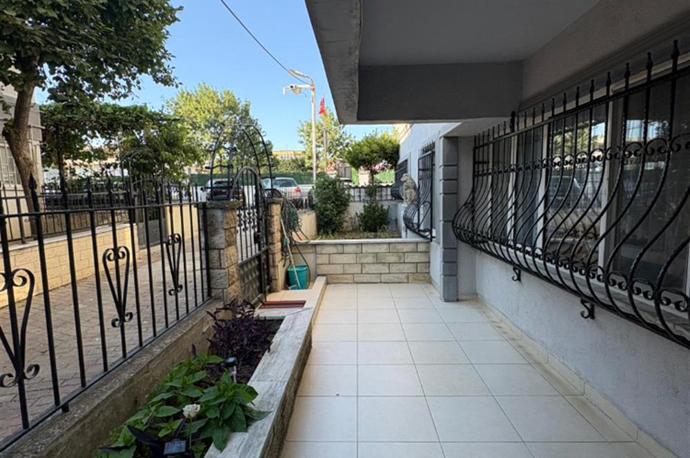 Kamiloba'da Sahile Sıfır 5+1 Satılık Villa