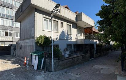 Kamiloba'da Sahile Sıfır 5+1 Satılık Villa