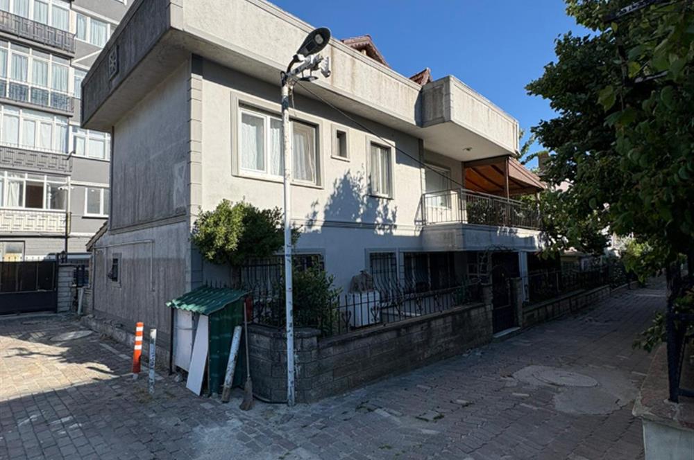 Kamiloba'da Sahile Sıfır 5+1 Satılık Villa