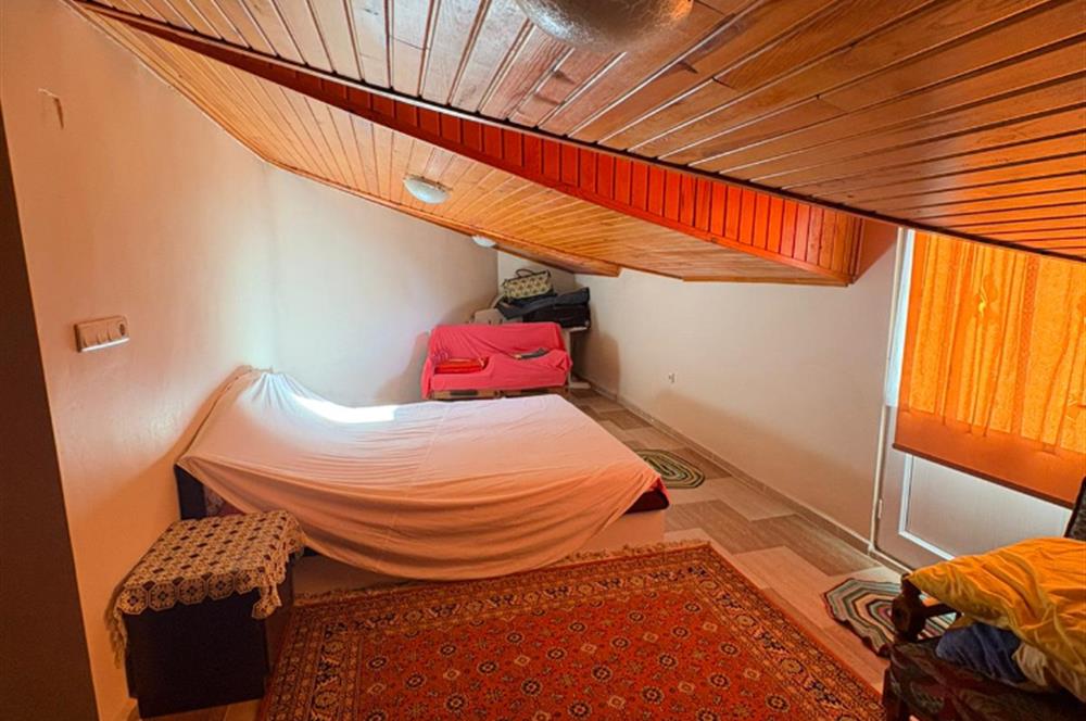Kamiloba'da Sahile Sıfır 5+1 Satılık Villa