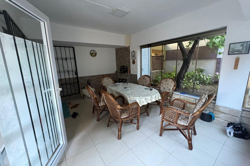 Kamiloba'da Sahile Sıfır 5+1 Satılık Villa
