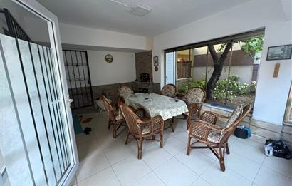 Kamiloba'da Sahile Sıfır 5+1 Satılık Villa