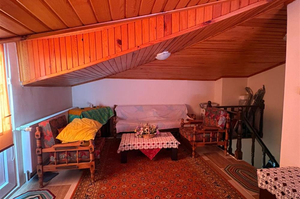 Kamiloba'da Sahile Sıfır 5+1 Satılık Villa