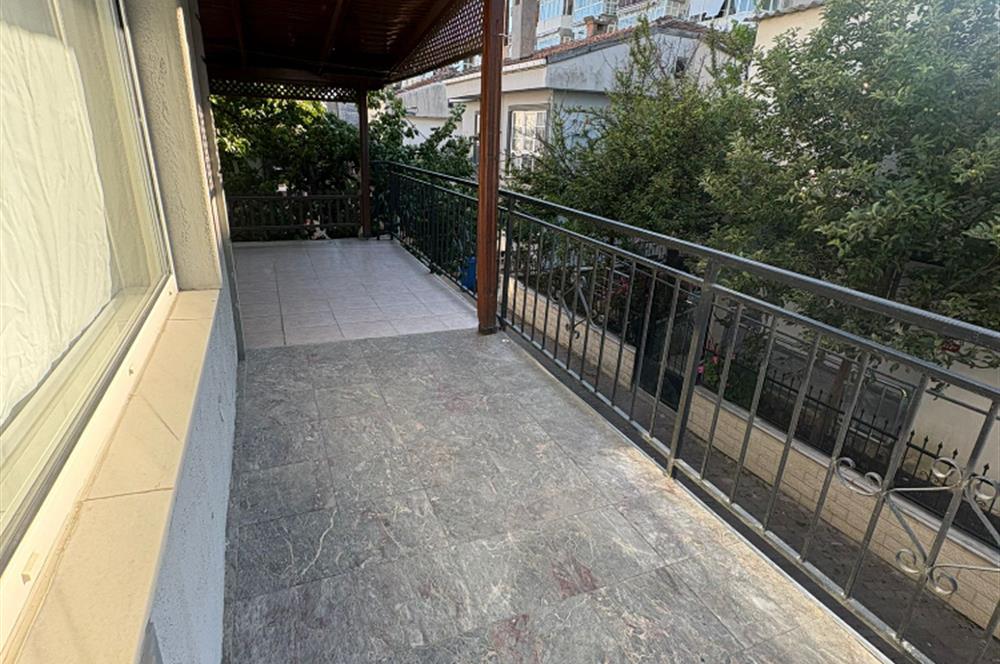 Kamiloba'da Sahile Sıfır 5+1 Satılık Villa