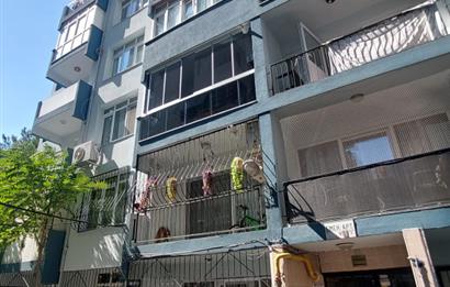 Bornova Gençlik Caddesi'nde 3+1 Satılık Daire
