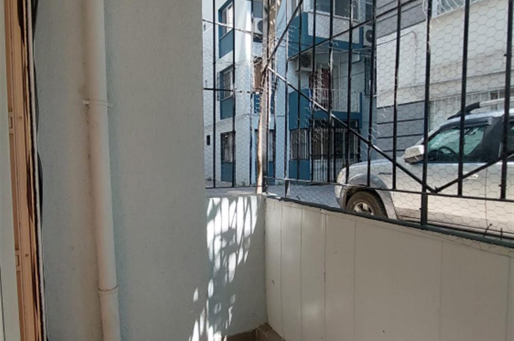 Bornova Gençlik Caddesi'nde 3+1 Satılık Daire