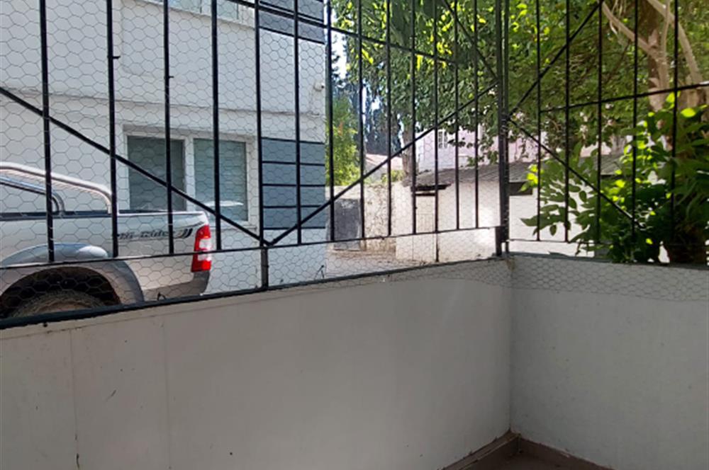 Bornova Gençlik Caddesi'nde 3+1 Satılık Daire