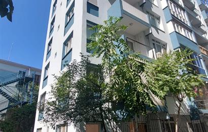 Bornova Gençlik Caddesi'nde 3+1 Satılık Daire