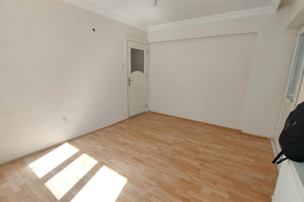 Bornova Gençlik Caddesi'nde 3+1 Satılık Daire
