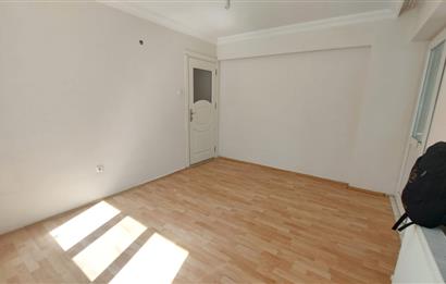 Bornova Gençlik Caddesi'nde 3+1 Satılık Daire