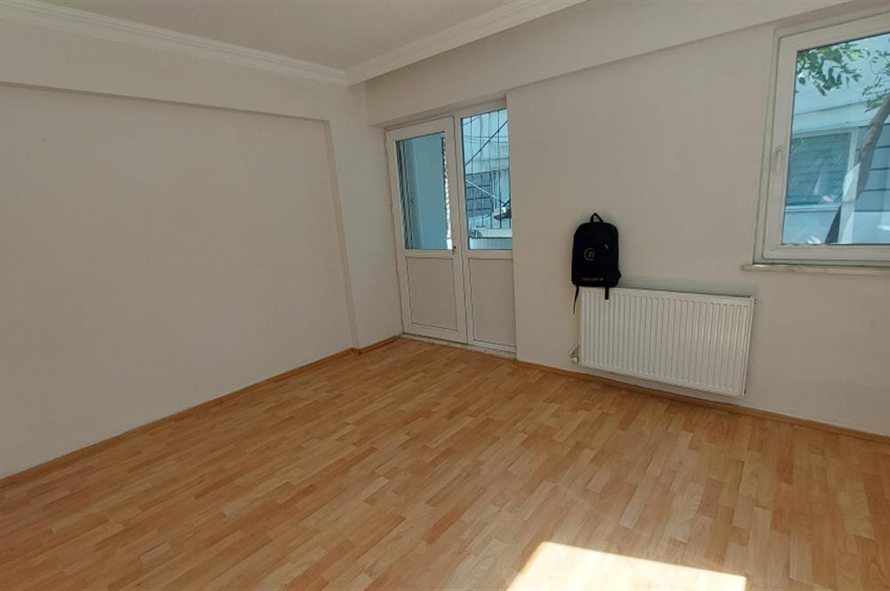 Bornova Gençlik Caddesi'nde 3+1 Satılık Daire