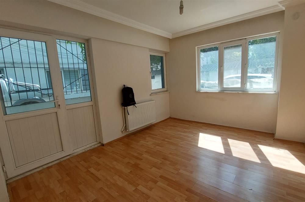 Bornova Gençlik Caddesi'nde 3+1 Satılık Daire