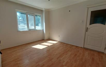 Bornova Gençlik Caddesi'nde 3+1 Satılık Daire