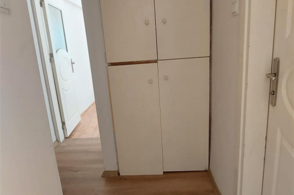 Bornova Gençlik Caddesi'nde 3+1 Satılık Daire