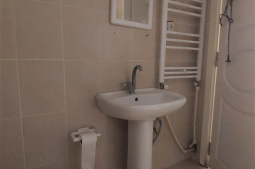 Bornova Gençlik Caddesi'nde 3+1 Satılık Daire