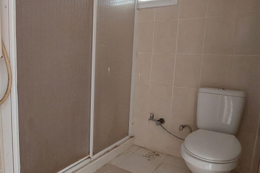 Bornova Gençlik Caddesi'nde 3+1 Satılık Daire