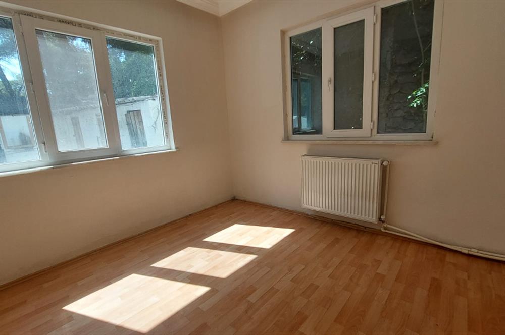 Bornova Gençlik Caddesi'nde 3+1 Satılık Daire