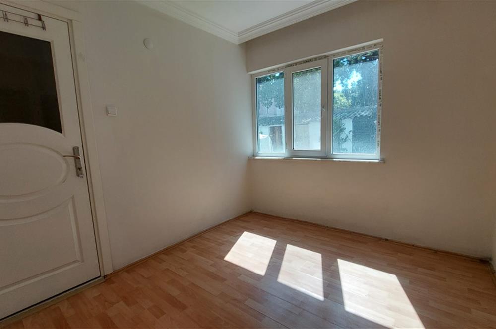 Bornova Gençlik Caddesi'nde 3+1 Satılık Daire