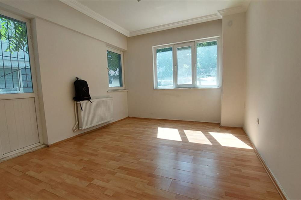 Bornova Gençlik Caddesi'nde 3+1 Satılık Daire
