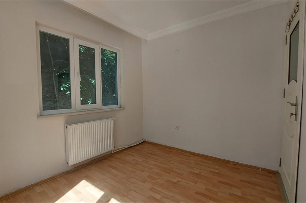 Bornova Gençlik Caddesi'nde 3+1 Satılık Daire