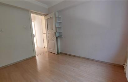 Bornova Gençlik Caddesi'nde 3+1 Satılık Daire