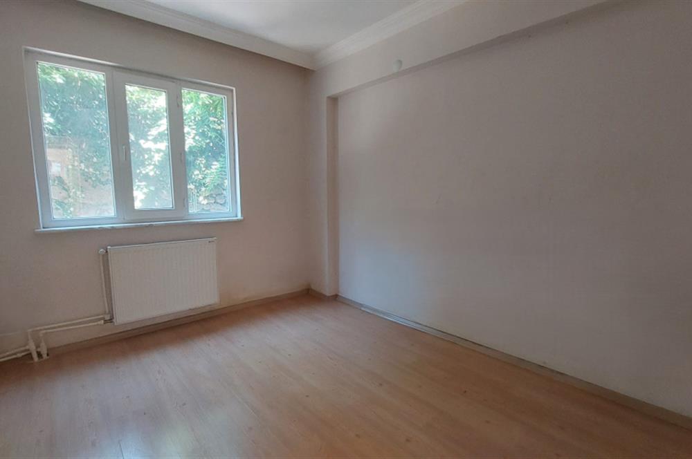 Bornova Gençlik Caddesi'nde 3+1 Satılık Daire
