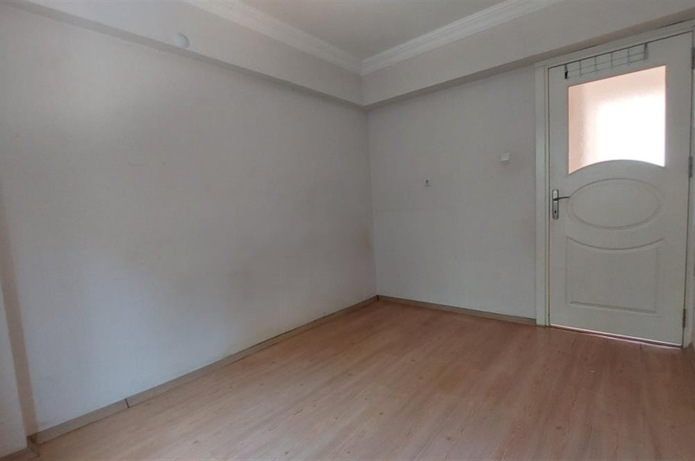 Bornova Gençlik Caddesi'nde 3+1 Satılık Daire