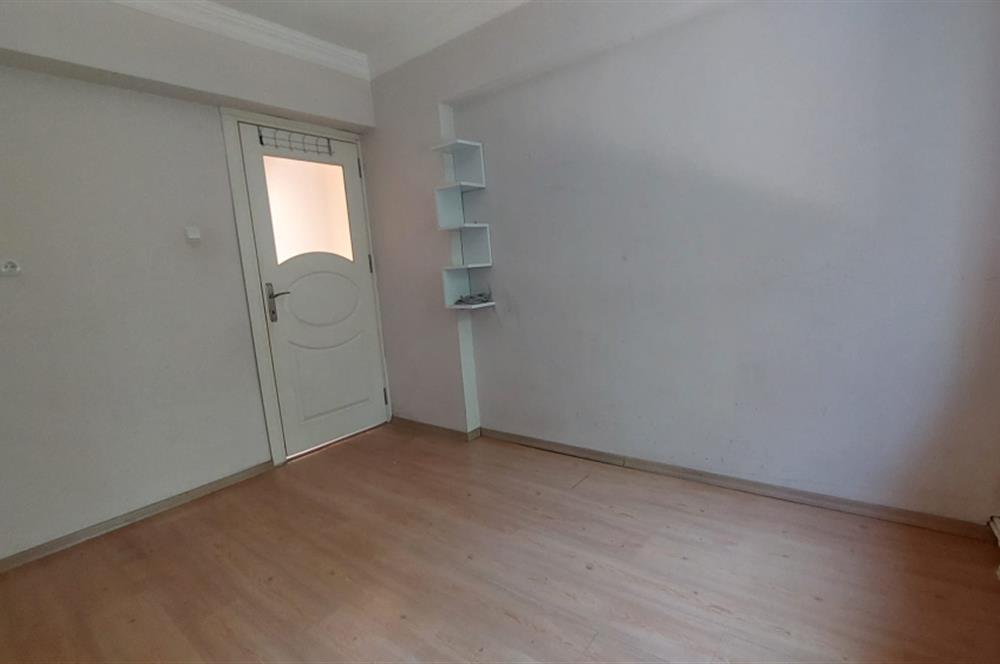 Bornova Gençlik Caddesi'nde 3+1 Satılık Daire