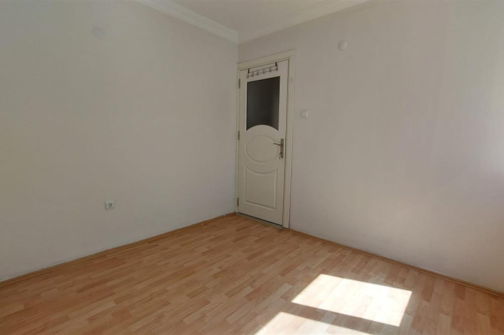 Bornova Gençlik Caddesi'nde 3+1 Satılık Daire