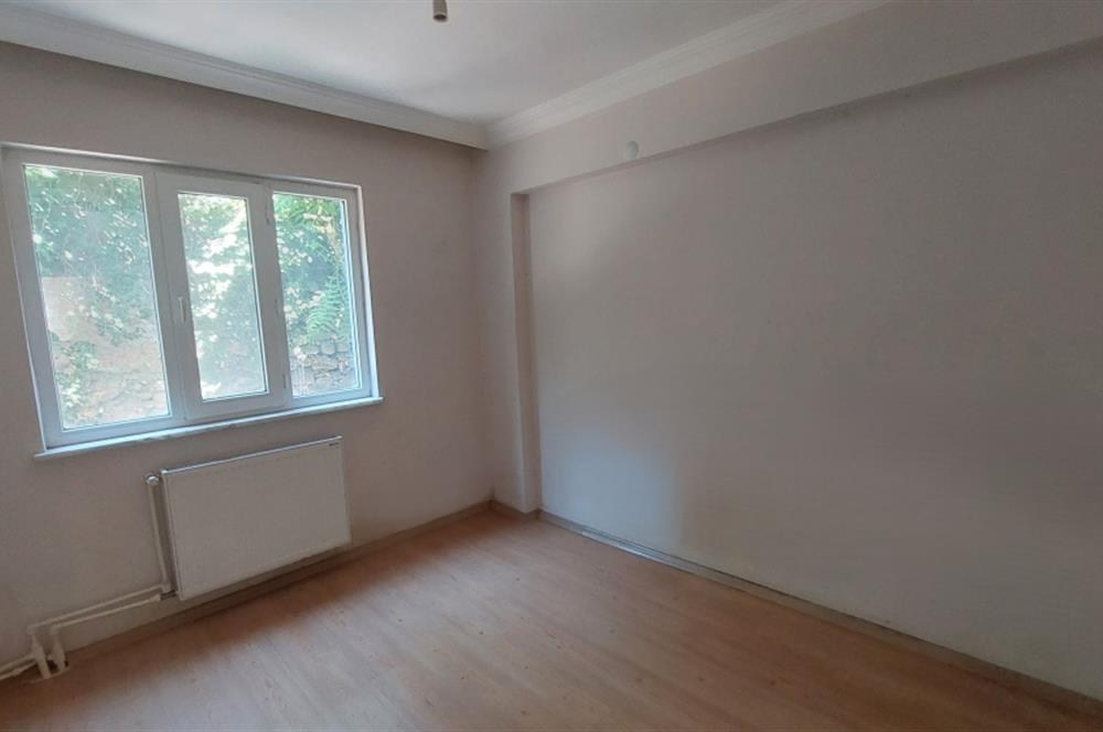 Bornova Gençlik Caddesi'nde 3+1 Satılık Daire