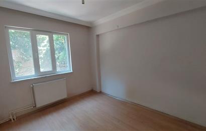 Bornova Gençlik Caddesi'nde 3+1 Satılık Daire