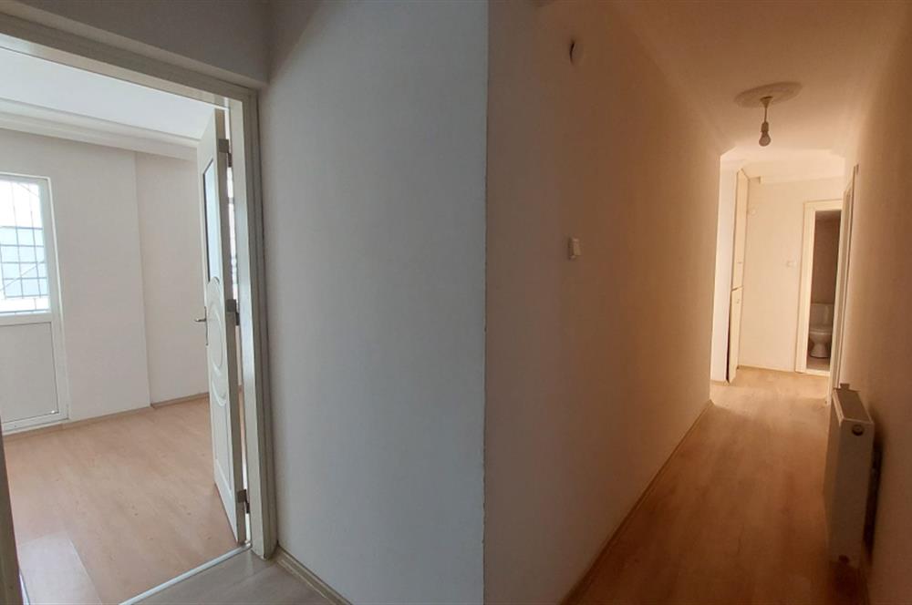 Bornova Gençlik Caddesi'nde 3+1 Satılık Daire