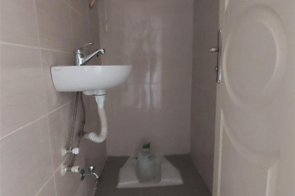 Bornova Gençlik Caddesi'nde 3+1 Satılık Daire