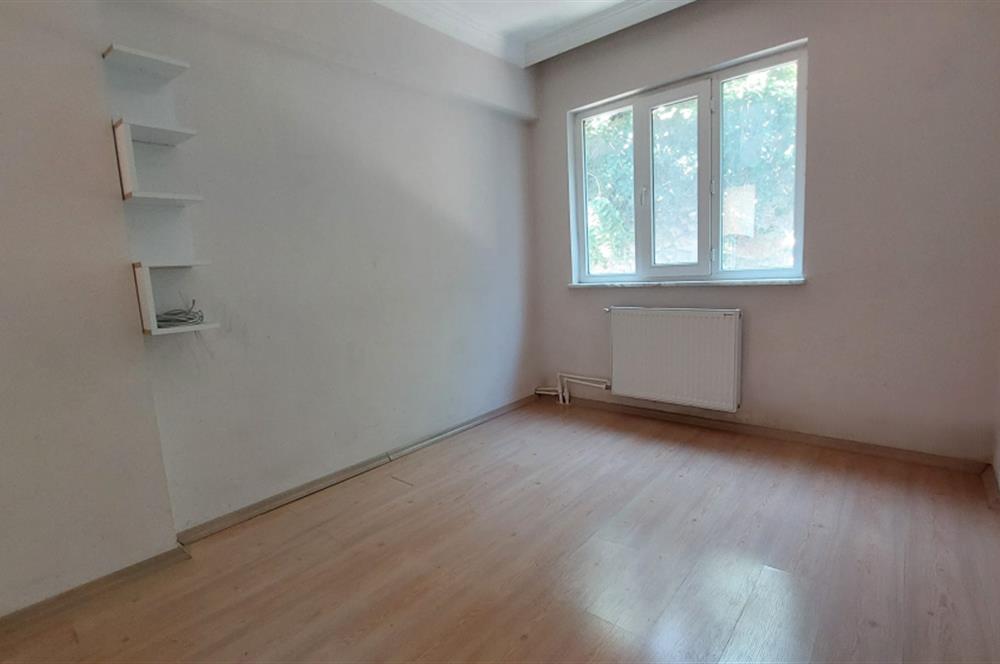 Bornova Gençlik Caddesi'nde 3+1 Satılık Daire