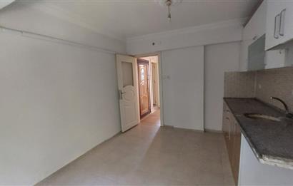 Bornova Gençlik Caddesi'nde 3+1 Satılık Daire