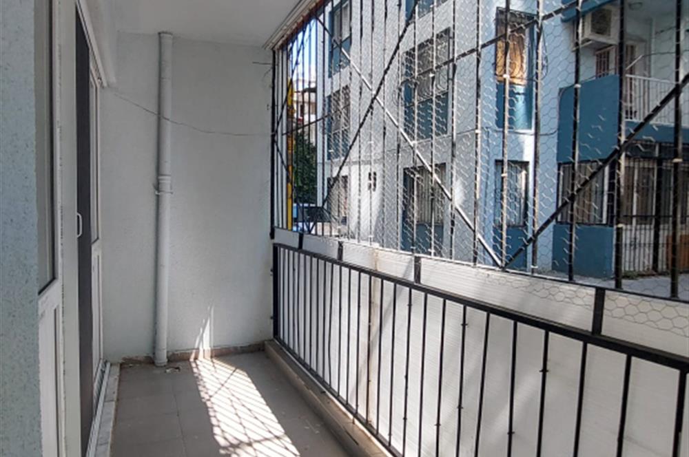 Bornova Gençlik Caddesi'nde 3+1 Satılık Daire