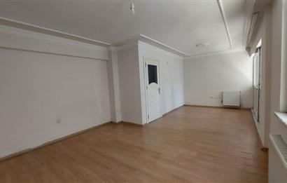 Bornova Gençlik Caddesi'nde 3+1 Satılık Daire
