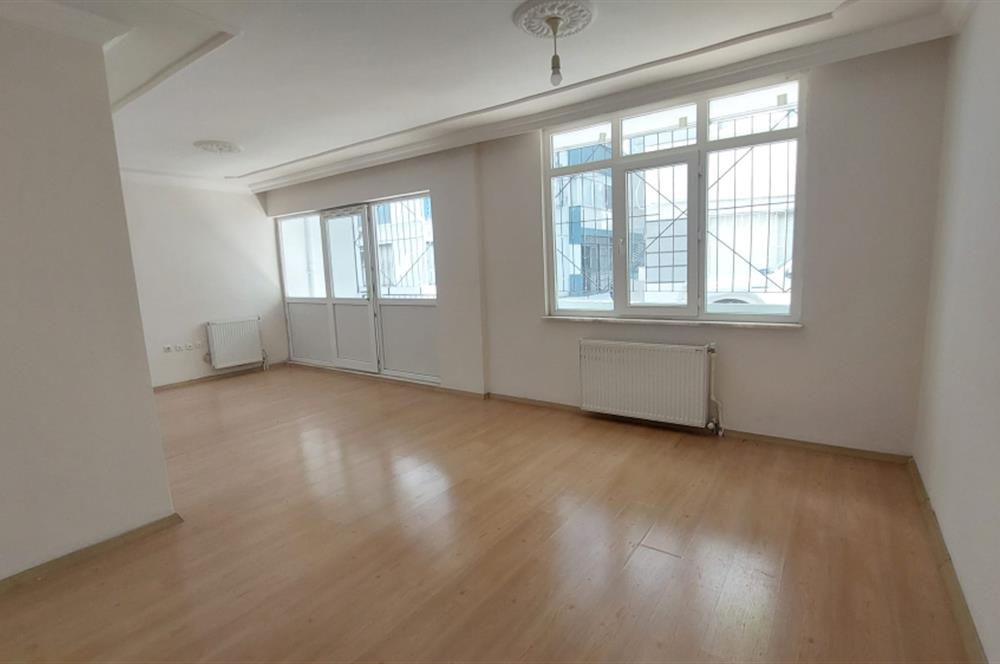 Bornova Gençlik Caddesi'nde 3+1 Satılık Daire