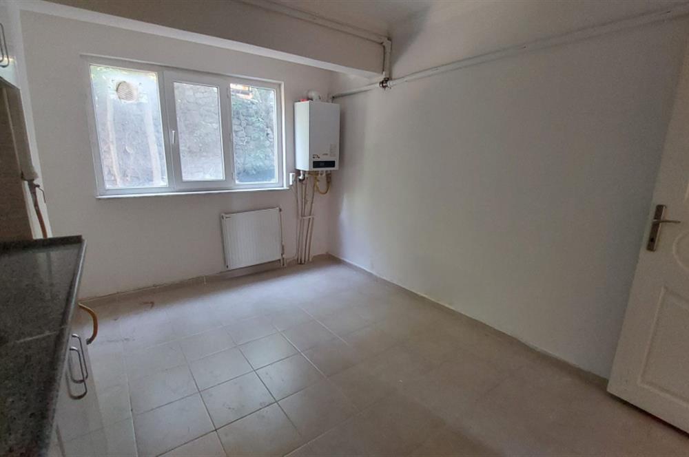 Bornova Gençlik Caddesi'nde 3+1 Satılık Daire