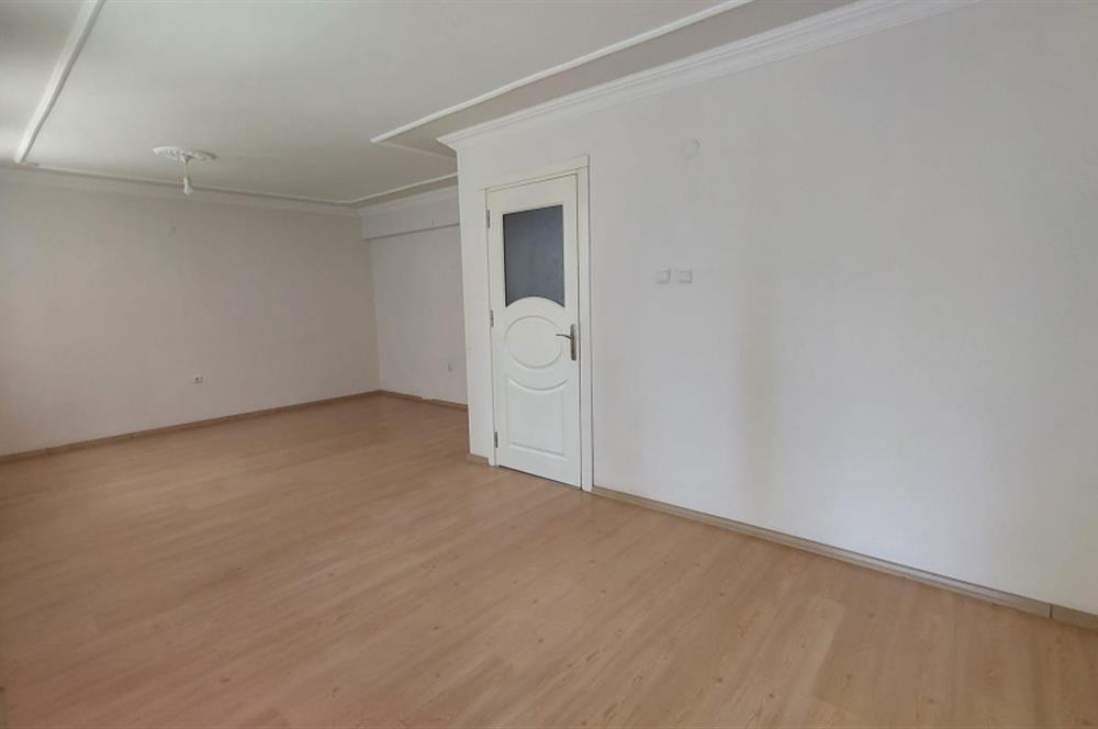 Bornova Gençlik Caddesi'nde 3+1 Satılık Daire