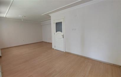 Bornova Gençlik Caddesi'nde 3+1 Satılık Daire