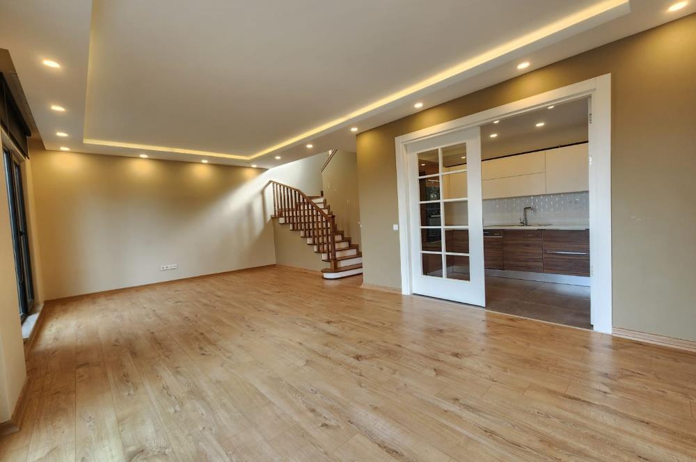 Zekeriyaköy'de Yeni Sitede Kiralık Villa