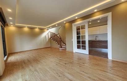 Zekeriyaköy'de Yeni Sitede Kiralık Villa