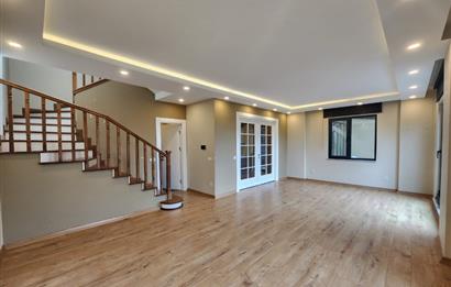 Zekeriyaköy'de Yeni Sitede Kiralık Villa